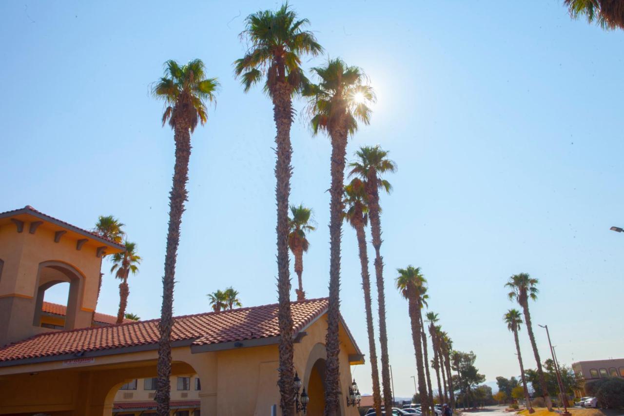 Hotel Ramada By Wyndham Barstow Extérieur photo