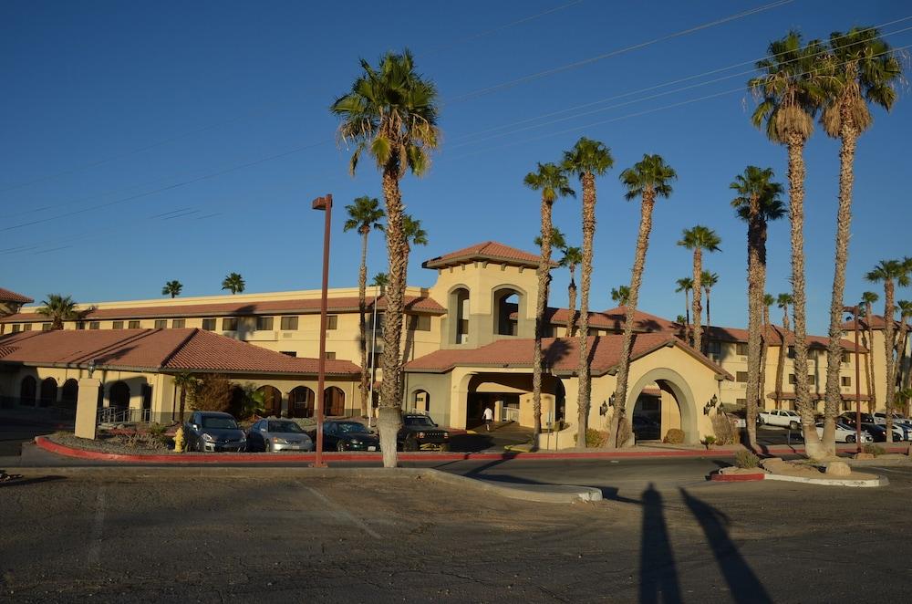 Hotel Ramada By Wyndham Barstow Extérieur photo